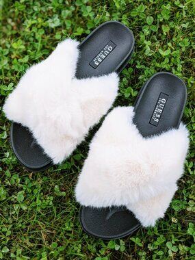 GUESS LOS ANGELES FAUX FUR SLIDES SANDAL CREAMY WHITE FLIRTY SUMMER GLAM NEW 7